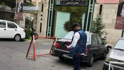 ترفند غیرمعمول پلیس برای آموزش مراقبت از گوشی در خیابان