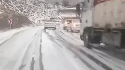 تصاویری باورنکردنی از بارش برف تابستانی در کرمان!