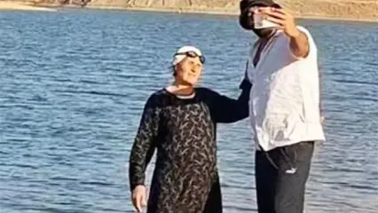 شیرجه بانوی ۷۵ ساله کردستانی در سد چراغ‌ویس
