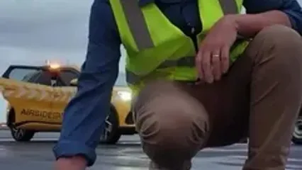 تعمیر فوری باند فرودگاه پس از برخورد صاعقه