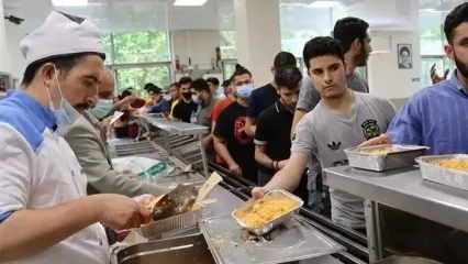 کرم در غذای سلف دانشگاه کاشان واقعی بود