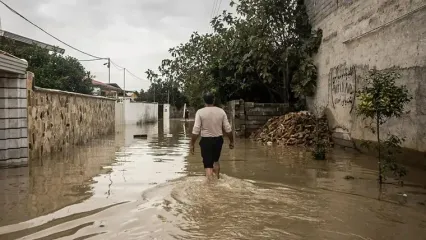 شب گذشته ۴۸ خودرو زیر باران و طوفان آسیب دیدند / خسارت دیدگان سیلاب لواسان، عظیمیه و ایذه به کارشناسان دادگستری یا شهرداری ها مراجعه کنند
