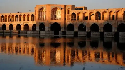 پل خواجو اصفهان را ببینیم، جایی که هنر و معماری صفوی به هم می‌رسند