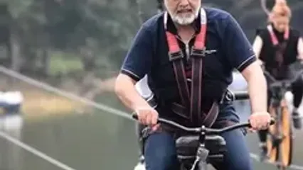 ویدیوی پربازدید از زیپ بایک سواری رضا عطاران