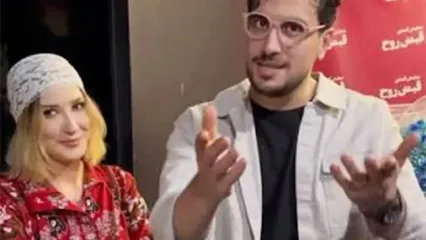 تصاویر وایرال شده از برخورد گرم بازیگران در پشت صحنه یک تئاتر