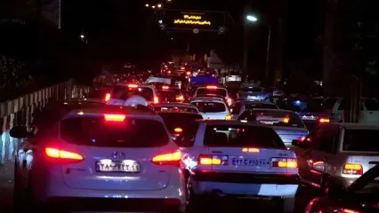 جاده هراز امشب به پارکینگ خودروها تبدیل شد