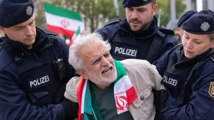 یک مرد حامی ایران به شدت از پلیس آلمان کتک خورد