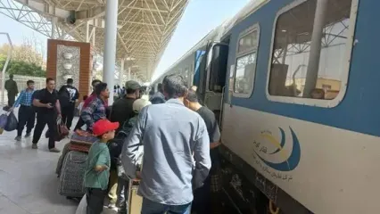 قطار زاهدان ـ تهران شبیه قطارهای بمبئی شد