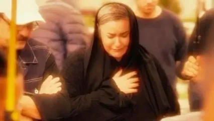 گریه‌های تلخ نعیمه نظام‌دوست در مراسم خاکسپاری پسرعموی جوانش / وداع زیر باران رشت