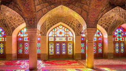جادوی شیشه‌ های رنگی مسجد نصیرالملک شیراز و عکس