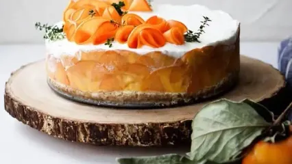 چیزکیک خرمالو؛ دسر پاییزی خوشگل و خوشمزه بدون فر