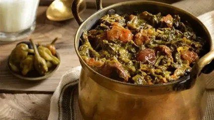 طرز تهیه خورش آلو اسفناج مجلسی با مرغ