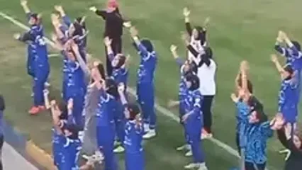 جشن آبی‌ها پس از شکست سپاهان؛ شادی بازیکنان و هواداران بانوان استقلال