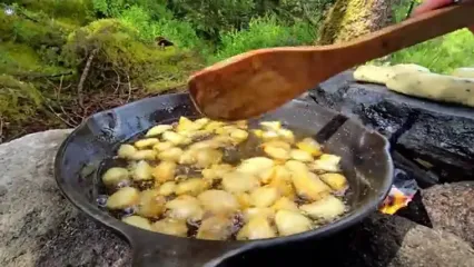 غذای روستایی در انگلیس؛ پخت پاستا میگو و نان تازه روی سنگ داغ