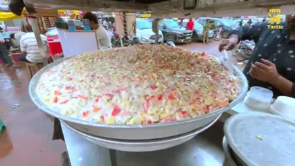 غذای خیابانی در هند؛ تهیه معجون با آناناس، انار، موز و ... در اوتار پرادش