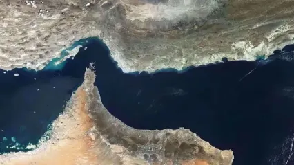 تصاویری از برخورد یک سوپرنفتکش با مین دریایی سپاه