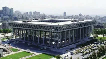 کارشناس صداوسیما: امارات جایی است که اگر به آن حمله کنیم تمامی دردهایمان تسکین می‌یابد !