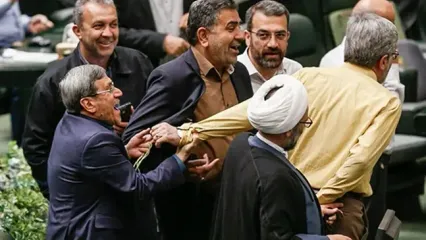 کوچه‌بازاری‌ترین دعوای سیاسی تاریخ در ساعات اخیر